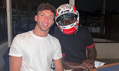 Formula 1: Φόρεσε κράνος και είναι έτοιμος να «τρέξει» ο Μάικλ Τζόρνταν