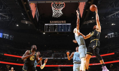 NBA: Διέλυσαν τους Γκρίζλις οι Ουόριορς (video)