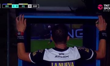 Πλανήτης Μπόκα Τζούνιορς - «Σεισμός» στο Μπομπονέρα, κρατούσε την οθόνη του VAR ο διαιτητής! (vids)