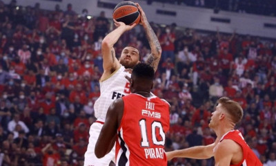 Μάικ Τζέιμς: Τρομερή απάντηση σε οπαδό του Ολυμπιακού - «Αφήστε με ήσυχο...»