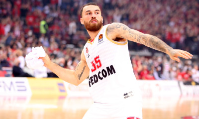 Μάικ Τζέιμς: Διαμάχη στο Twitter με φίλους του Ολυμπιακού - «Είμαι Παναθηναϊκός, δεν πήρατε κούπα»