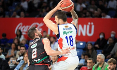 «Καυτή» Εφές διέσυρε την Καρσίγιακα στα playoffs ενόψει Ολυμπιακού