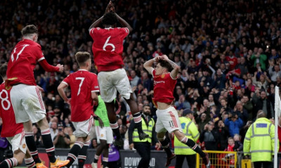 Επιτέλους τρόπαιο για τη Μάντσεστερ Γιουνάιτεντ - Τρομερό τάκλιν σε εισβολέα μετά το φινάλε (vid)