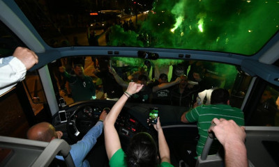 Παναθηναϊκός: Σταμάτησαν το πούλμαν στον δρόμο και αποθέωσαν τις Πρωταθλήτριες (video+pics)