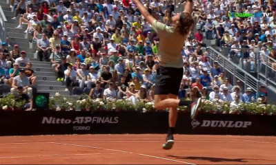 Τσιτσιπάς: Αντίπαλος και ο ήλιος στη Ρώμη – Τον «τύφλωσε» και έχασε το smash (video)