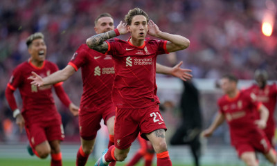 Ο Κώστας Τσιμίκας έδωσε μετά από 16 χρόνια το FA Cup στη Λίβερπουλ (videos)