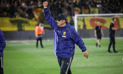 Άρης: Αποθέωση της «AS» στον Χερμάν Μπούργος