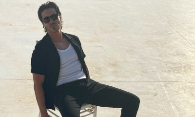 Οικονομόπουλος: Με κοιλιακούς που «βγάζουν» μάτι στη Μυκόνο - Συνοδευόταν από μελαχρινή καλλονή