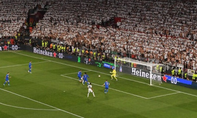 Τελικός Europa League: Αήττητη και κουπάτη με Τραπ, Μπορέ η Άιντραχτ Φρανκφούρτης (vids+pics)