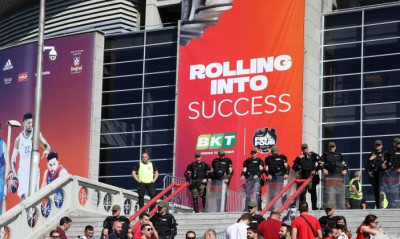 Εuroleague Final Four: Ανεξέλεγκτη η κατάσταση έξω από τη «Stark Arena» - Χωρίς εισιτήριο στο γήπεδο