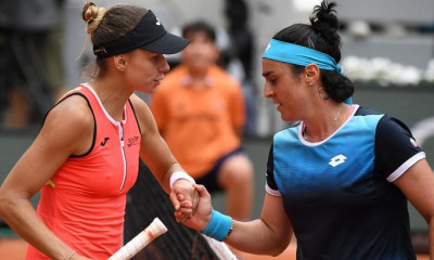 Roland Garros: Αποκλεισμός-σοκ για τις Ονς Ζαμπέρ και Γκαρμπινιέ Μουγκουρούθα