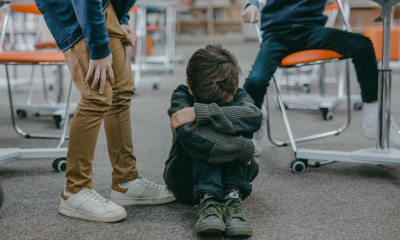 Συγκλονίζει μητέρα μαθητή: «Χτυπούσαν τον γιο μου κάθε μέρα στο σχολείο, του έσπασαν χέρι και πόδι»