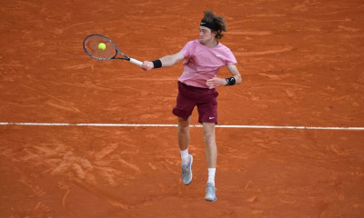 Roland Garros: Πρόκριση με αποδοκιμασίες για Ρούμπλεφ - Η επικίνδυνη έκρηξη του Ρώσου (vid)