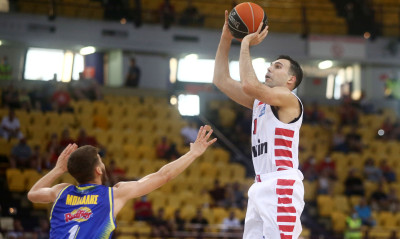 Ολυμπιακός-Περιστέρι 79-67: Τα «χρειάστηκε» αλλά τον έσωσαν Σλούκας και Βεζένκοφ