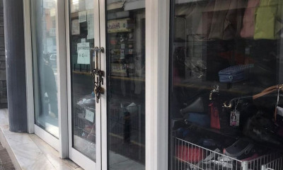 Αιματηρή ληστεία στο Μενίδι - Ανήλικοι Ρομά μαχαίρωσαν ιδιοκτήτρια καταστήματος