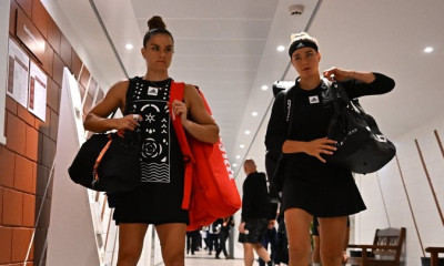 Roland Garros: Τραυματίστηκε και εγκατέλειψε η Μούχοβα - Στις «16» Γκοφ, Σάσνοβιτς και Φερνάντεζ