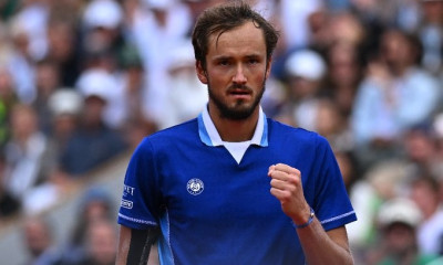 Roland Garros: Επιβλητική νίκη για Μεντβέντεφ, αντιμέτωποι Ρούμπλεφ και Σίνερ στους «16»