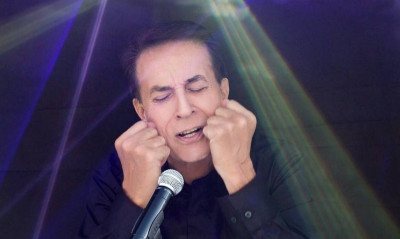 Θλίψη στον καλλιτεχνικό κόσμο: Πέθανε ο Δάκης - Η ζωή και οι μεγάλες του επιτυχίες (vids)