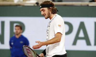 Τσιτσιπάς: Τσακώθηκε με τη ρακέτα του - Της φώναζε και την «χαστούκισε»