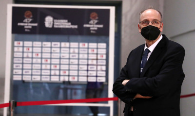 Έταζε λαγούς με πετραχήλια!