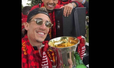 Λίβερπουλ: Επικός Τσιμίκας - Τρολαρε τους συμπαίκτες του με όπερα (video)