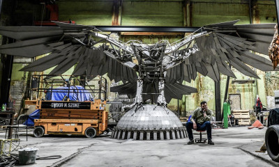 ΑΕΚ: Ξεκινά το στήσιμο του αετού μπροστά από την «OPAP Arena» (photos)