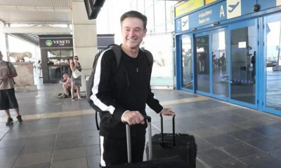 Στην Ελλάδα ο Ρικ Πιτίνο - Στο αεροδρόμιο μαζί με την Εθνική ποδοσφαίρου (video)