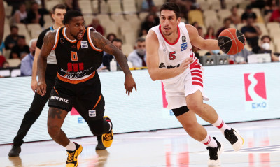 Ολυμπιακός-Λαρεντζάκης: «Ότι έχουμε καταφέρει μέχρι τώρα το πετύχαμε μαζί τον κόσμο»