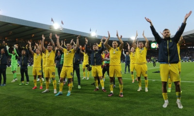 Προκριματικά Μουντιάλ 2022: Στρατιώτες δώρισαν σημαία στους διεθνείς της Ουκρανίας