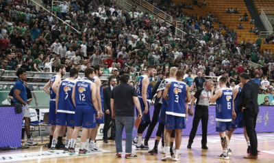 Παναθηναϊκός ΟΠΑΠ-Λάρισα: Ξέφυγε ο Μούντι στο ΟΑΚΑ - Πέταξε μπουκάλι στην εξέδρα (video)