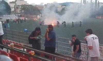 Μπαράζ Γ’ Εθνικής: Σοβαρά επεισόδια στο Ρουφ – Φωτοβολίδες, φωτιά και χημικά (video)