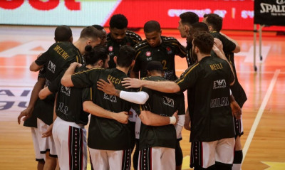 Αρμάνι Μιλάνο: Πρώτο sold out μετά από τρία χρόνια