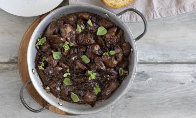 Άκης Πετρετζίκης: Τηγανιά με συκωτάκια κοτόπουλου