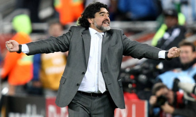 Φαν Μπάστεν: «Απίστευτοι Μαραντόνα, Πελέ, Κρόιφ, ο Μέσι δεν μπαίνει μπροστά για να πάει σε πόλεμο»