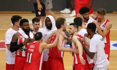 Ολυμπιακός: Η υποδοχή στο ΣΕΦ μετά το «διπλό» στο ΟΑΚΑ (video)