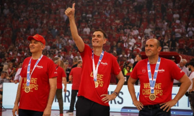 Απρέπεια Αγγελόπουλων και Μπαρτζώκα με ειρωνεία για Παπαπέτρου