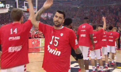 Ολυμπιακός-Παναθηναϊκός ΟΠΑΠ: Αποθεώθηκε και συγκινήθηκε ο Πρίντεζης (video)