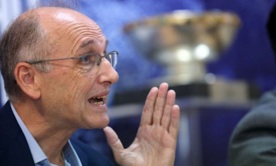 Η ΕΟΚ του «καλύτερα να μασάς, παρά να απαντάς»