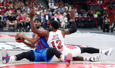 Αποχαιρέτησε την Μπαρτσελόνα ο Ντέιβις - «Τιμή και περηφάνια που αγωνίστηκα για εσάς»