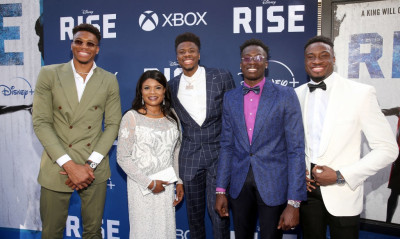 Αντετοκούνμπο: Λάμψη και συγκίνηση στην πρεμιέρα της ταινίας για τη ζωή του - Πότε βγαίνει Ελλάδα