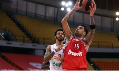 Μπάγερν Μονάχου: Έδωσε τα χέρια και για τη νέα σεζόν με τον Ουάιλερ Μπαμπ