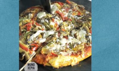 Άκης Πετρετζίκης: Πίτσα στο τηγάνι