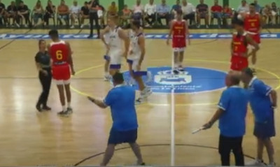 «Ξέφυγε» ο Γιατράς σε φιλικό της Εθνικής Νέων Ανδρών - Αποβλήθηκε αλλά δεν έφευγε από το παρκέ