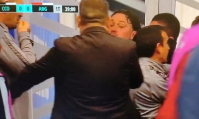 Σκηνές ροκ στην Αργεντινή: Ο Μιλίτο έριξε μπουνιά στον αντίπαλο προπονητή και συνελήφθη (video)