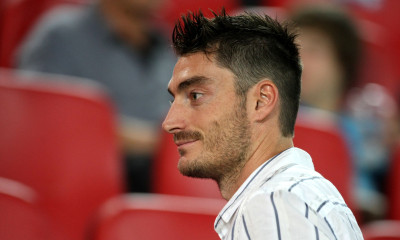 Απίστευτο! Χούλιγκαν έδιωξαν από τη συνέντευξη Τύπου πρώην παίκτη του Ολυμπιακού! (video)