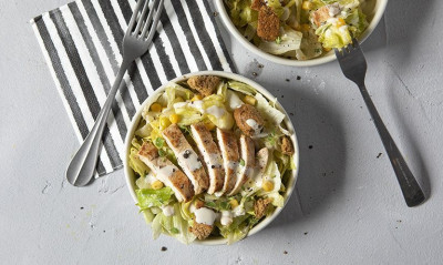 Άκης Πετρετζίκης: Light Caesar salad