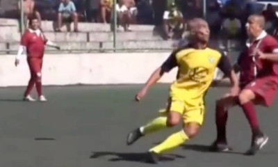 Γκολ «μαγεία» από τον Ρομάριο - Ο Βραζιλιάνος θρύλος σκοράρει στα 56 του με μυθικό τρόπο