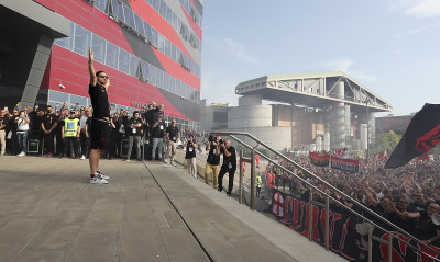 Μίλαν: Συνεχίζει ο Ζλάταν – Υπογράφει για έναν ακόμη χρόνο