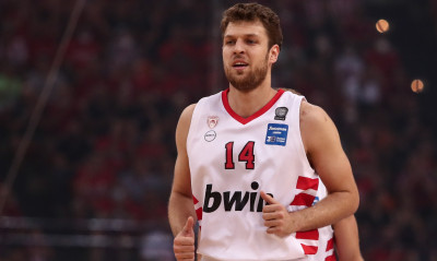 Δεν πάει στην Αμερική ο Βεζένκοφ - Συνεχίζονται οι επαφές με τους Κινγκς