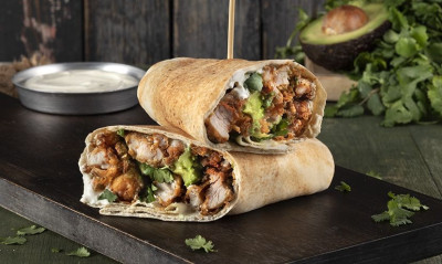 Άκης Πετρετζίκης: Wrap με fried chicken